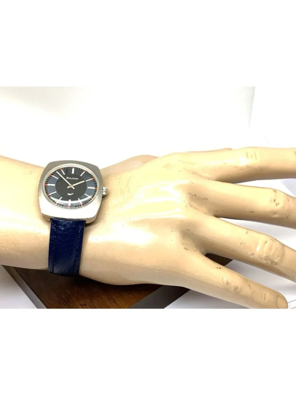 Bulova Sea King Men's Watch Vintage 1972 Swiss Manual Wind Blue Leather Band